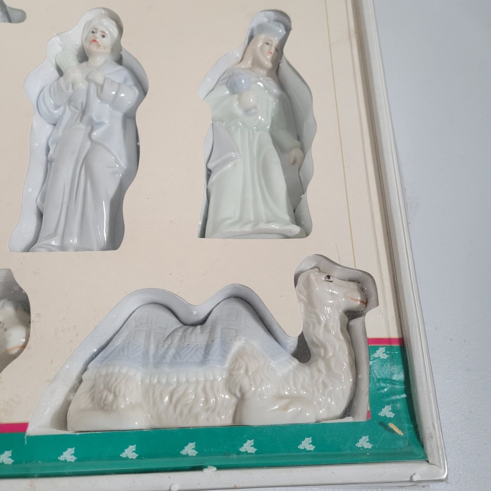 Dynasty Classics Holiday Classics Handpainted 10 Piece Nativity Set Vintage 0567 - Picture 5 of 7